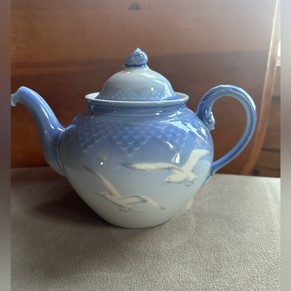 Blue Seagull Porcelain Teapot Decorative Home Art by Bing & Grondahl.